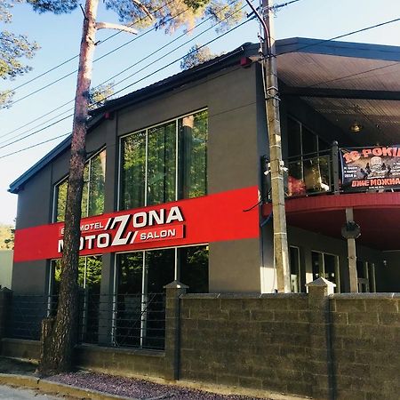 Hotel Motozona Brjuchovyči Exteriér fotografie