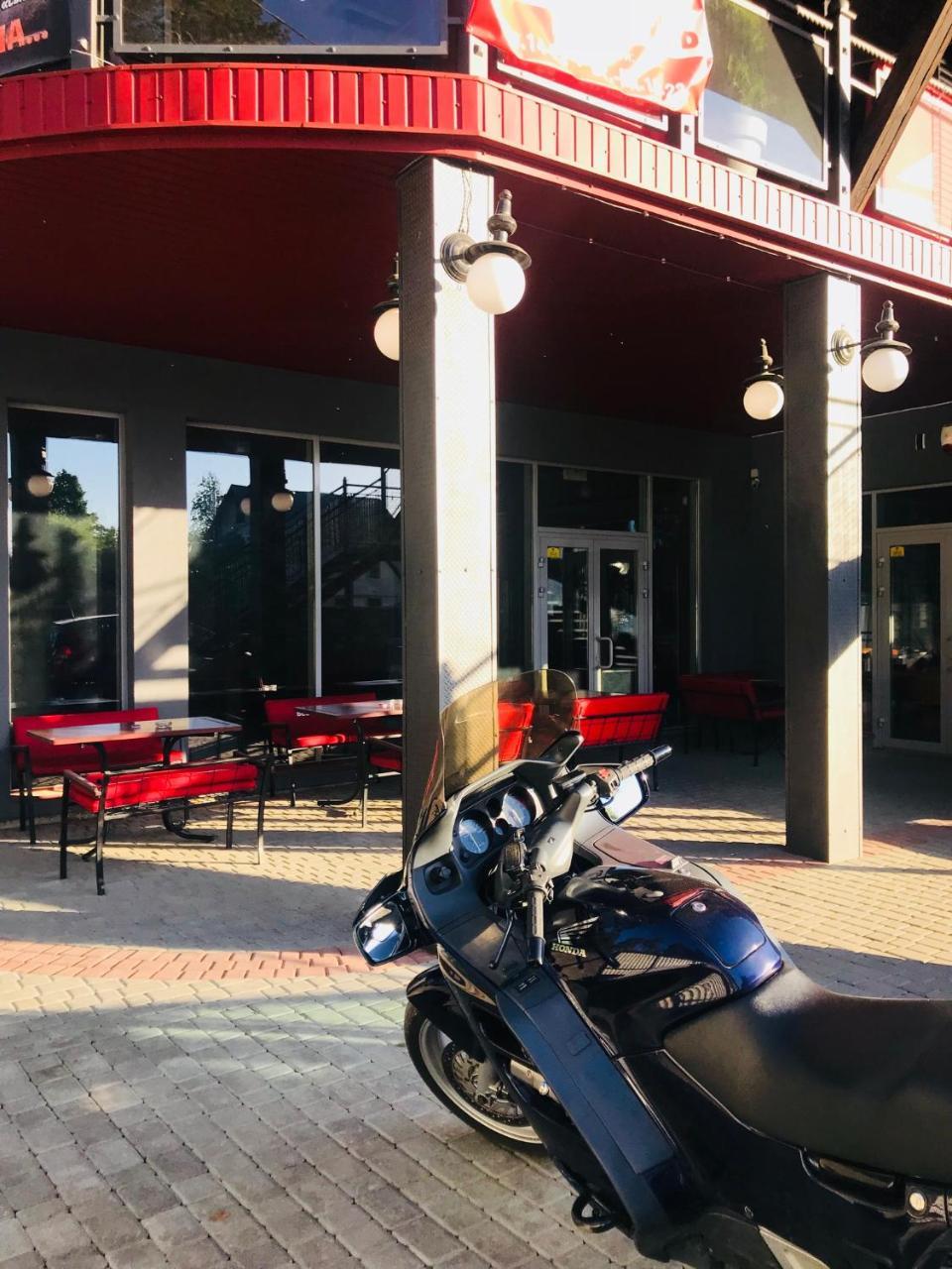 Hotel Motozona Brjuchovyči Exteriér fotografie