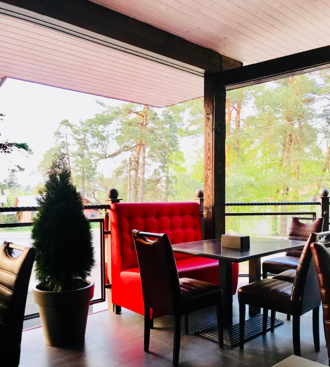 Hotel Motozona Brjuchovyči Exteriér fotografie